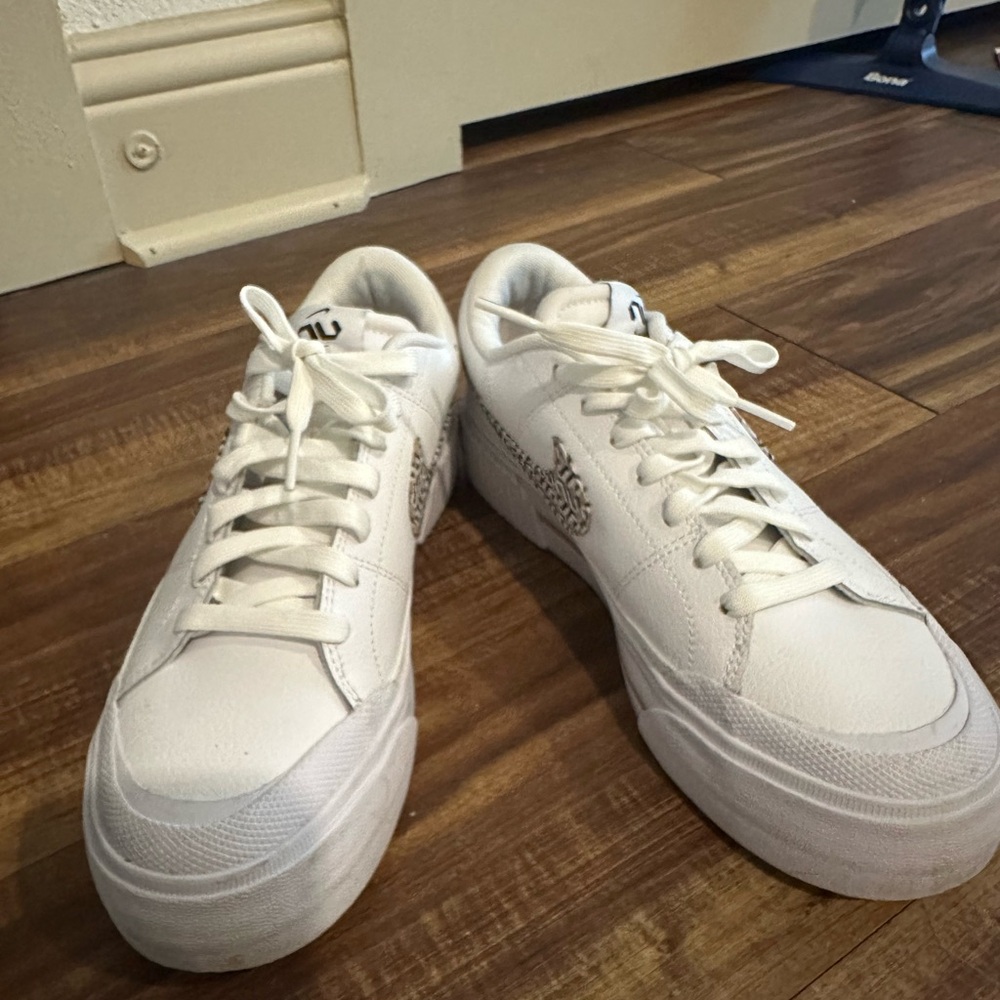 Neutral Nike Airforces - LIKE NEW